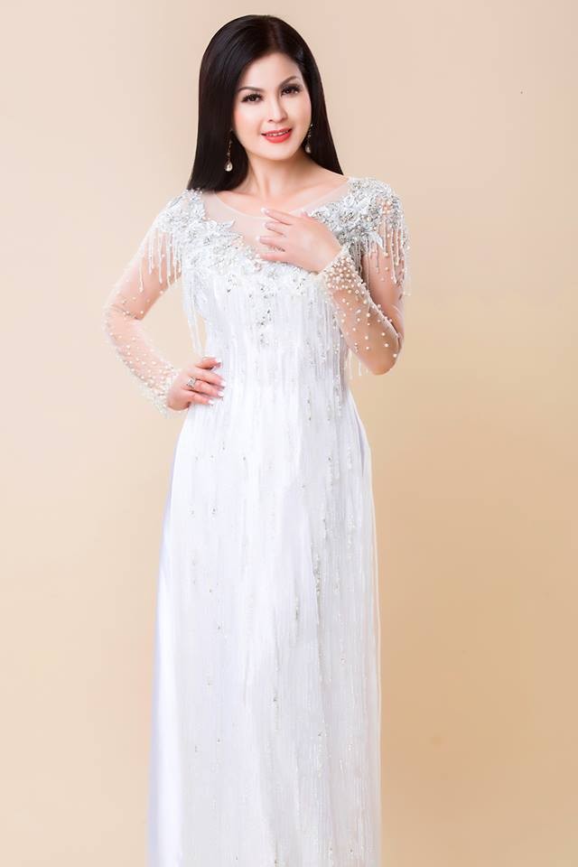 Yến Vi xuất hiện tươi trẻ trong lần hiếm hoi về nước - ảnh 1