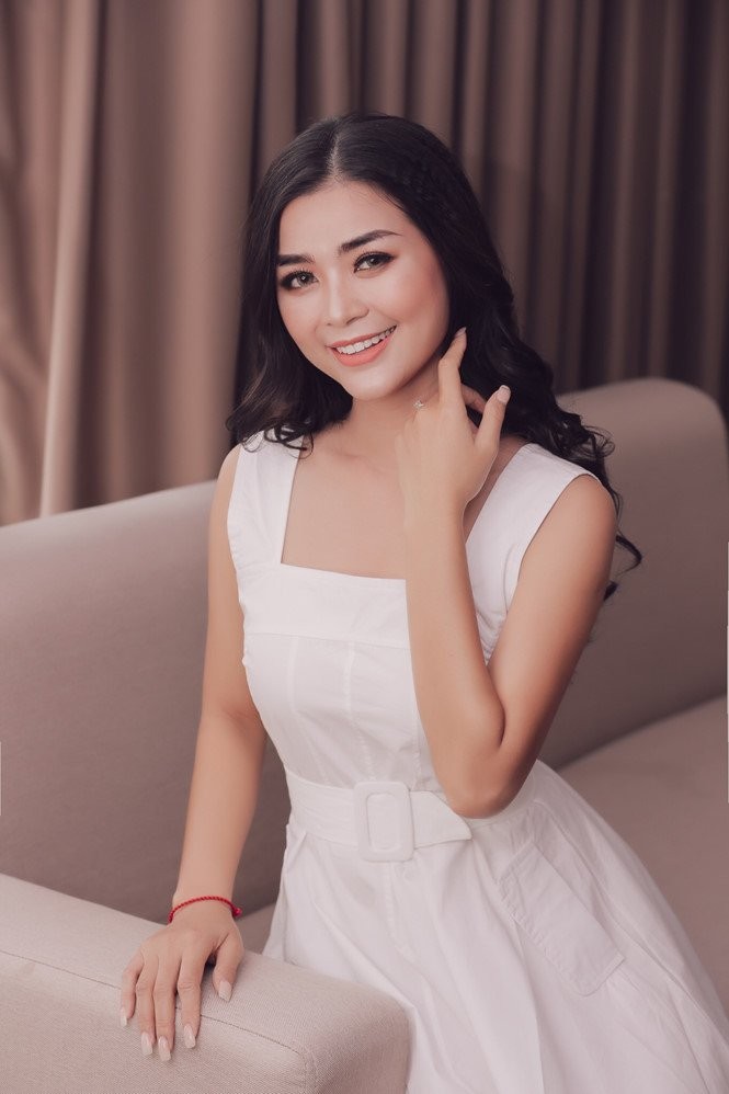 Showbiz 12/8: Lý do bất ngờ khiến Hà Hồ đang hát phải xin dừng ngay - ảnh 2