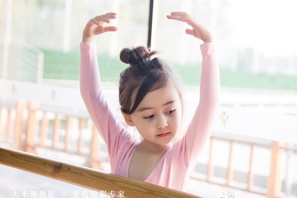 Showbiz 12/8: Lý do bất ngờ khiến Hà Hồ đang hát phải xin dừng ngay - ảnh 5