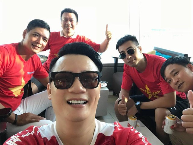Hoàng Bách, Bình Minh đã ở Indonesia cổ vũ Olympic Việt Nam - ảnh 1