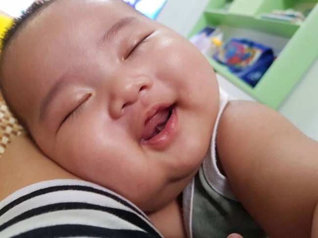 Diễn viên hài Chiến Thắng khoe ảnh con trai út với vợ thứ 3 - ảnh 12