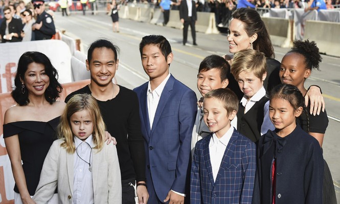 Sau nhiều năm 'đấu đá', Anglelina Jolie và Brad Pitt bí mật gặp nhau - ảnh 2