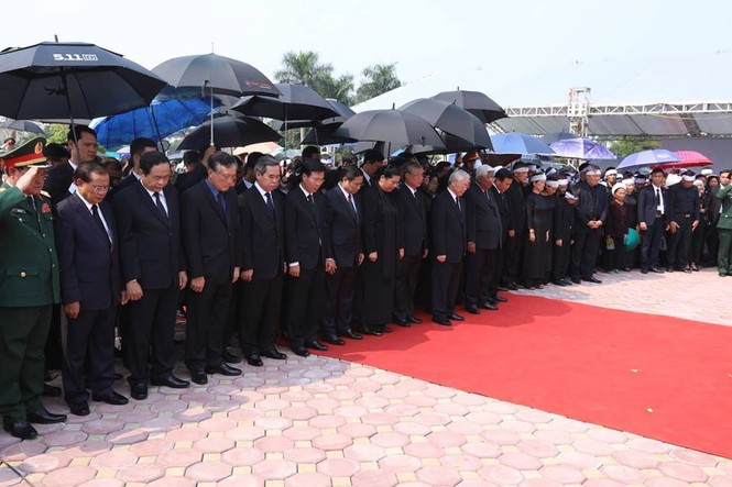 Những hình ảnh xúc động tại lễ an táng nguyên Tổng bí thư Đỗ Mười - ảnh 3