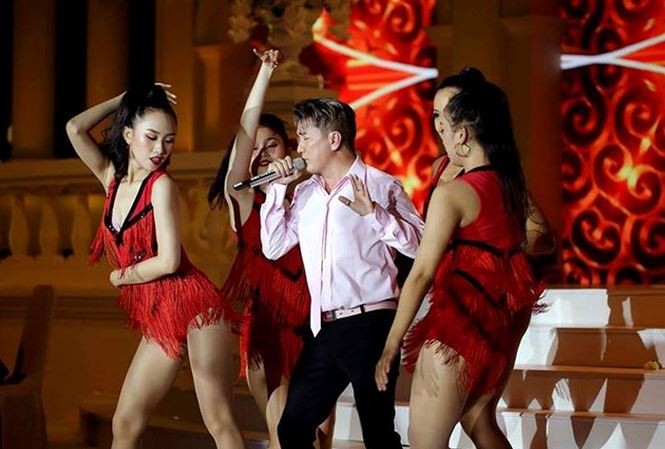 Showbiz 8/10: Vì sao bức ảnh của vợ chồng Quốc Nghiệp gây tranh cãi? - ảnh 4