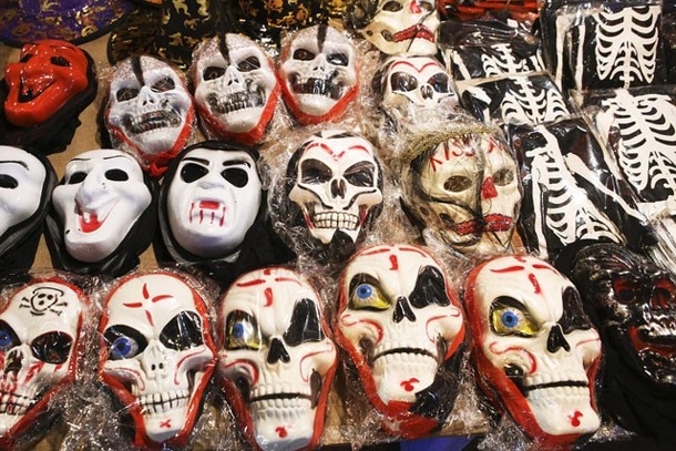 Hà Nội: Đồ chơi ma quỷ tràn ngập phố cổ trước ngày Halloween - ảnh 10