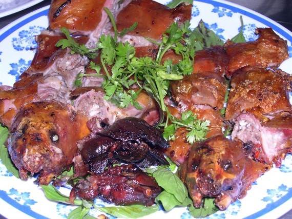 Độc đáo nghề 'thổi nước' vào hang bắt chuột đồng ở miền Tây - ảnh 17