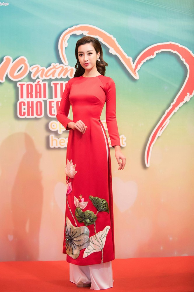 Đỗ Mỹ Linh đẹp rạng ngời xuất hiện trong Gala 10 năm 'Trái tim cho em' - ảnh 1