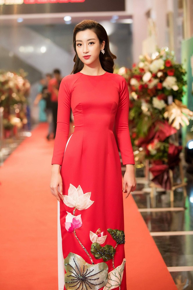 Đỗ Mỹ Linh đẹp rạng ngời xuất hiện trong Gala 10 năm 'Trái tim cho em' - ảnh 2