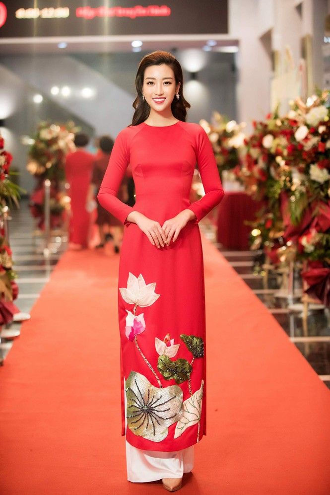Đỗ Mỹ Linh đẹp rạng ngời xuất hiện trong Gala 10 năm 'Trái tim cho em' - ảnh 3