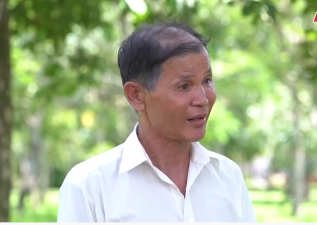 Lí do đặc biệt khiến MC Thanh Bạch nhường tiền cho nghệ nhân nuốt rắn - ảnh 1