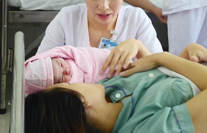 [Image: tien_phong_chay_quoc_tich_ngoai_cho_con1_zbmn.jpg]