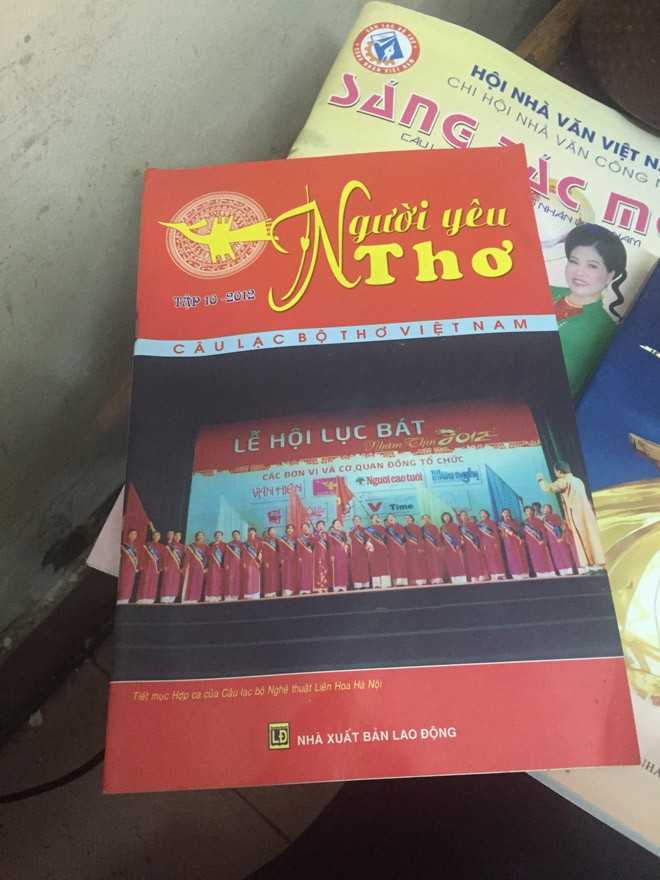 Câu lạc bộ thơ: Vàng, thau lẫn lộn - ảnh 2