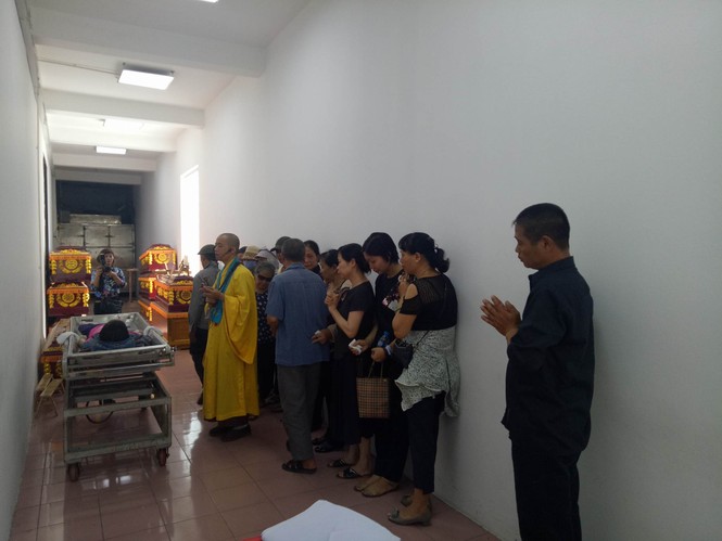 Ứa lệ tiễn đưa 'thiên thần' hiến giác mạc Vân Nhi - ảnh 1
