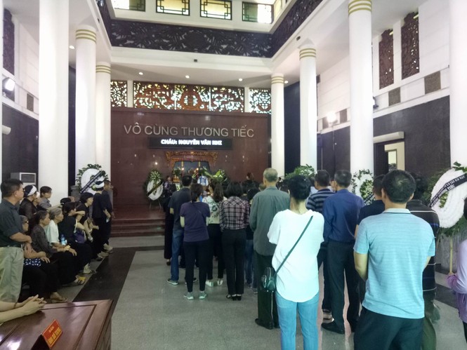 Ứa lệ tiễn đưa 'thiên thần' hiến giác mạc Vân Nhi - ảnh 10