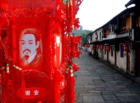 Phố cổ trở nên sinh động hơn với những chiếc đèn lồng