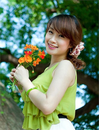 Vũ Thị Minh Hiền, nữ sinh Trường ĐH Nghĩa Thủ - Cao Hùng vừa giành ngôi vị cao nhất cuộc thi Hoa hậu Ảnh sinh viên Việt Nam tại Đài Loan 2013