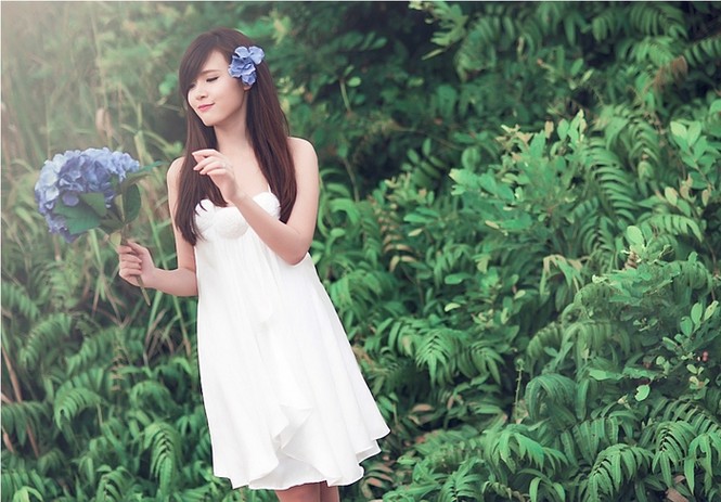 Sau khi tốt nghiệp đại học vào tháng 10 vừa qua, Midu đang tiếp tục học thêm về kinh doanh và kỹ năng mềm để trang bị thêm kiến thức, chuẩn bị cho những kế hoạch mới