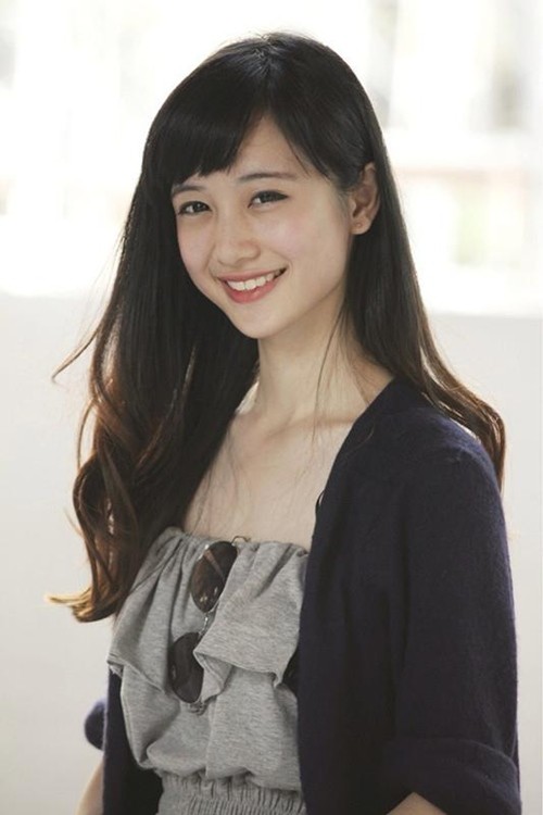 Phương Anh hiện đang là sinh viên ngành Quản trị Kinh doanh, ĐH Assumption University. Năm 15 tuổi, Phương Anh theo gia đình sang định cư ở Thái Lan