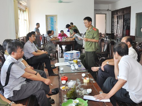 Cơ quan điều tra đọc lệnh khám xét Tập đoàn Bảo Long