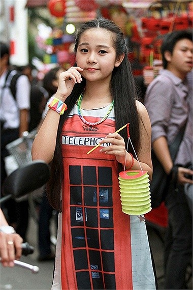 Tam Triều Dâng, người mẫu ảnh, diễn viên tuổi teen sinh năm 1998 này được biết đến như 'bản sao' ngày nhỏ của Angela Phương Trinh
