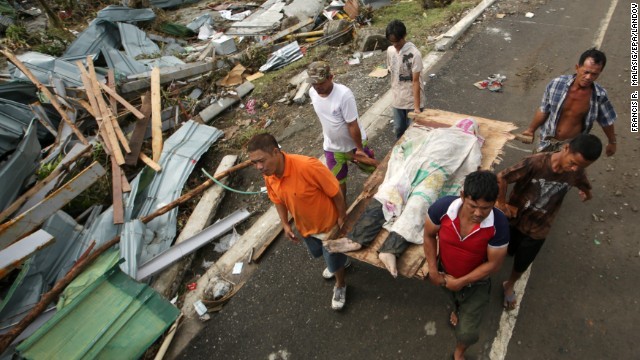 Số người thiệt mạng do bão Haiyan gây ra ở Philippines hiện nay đã tăng lên 10.000 người. 800.000 người Philippines đang đối mặt với tình cảnh màn trời chiếu đất
