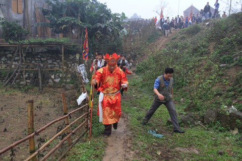 ... và ra đồng...