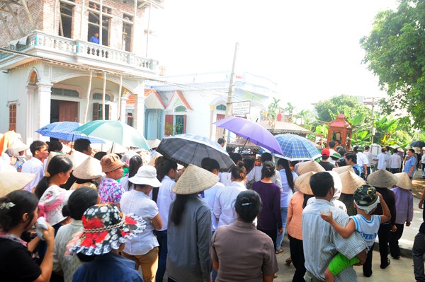 Chỉ trong hai ngày, một xã có tới 8 đám tang của người trẻ