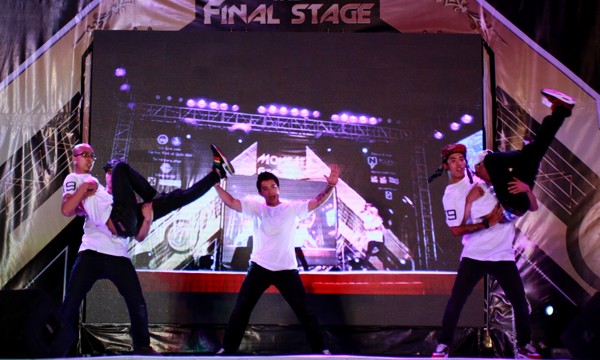 Phần thi Showcase, các đội thể hiện nội dung đẩy lùi bạo lực học đường