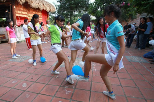 Thử độ ăn ý và nhẹ nhàng của các thí sinh