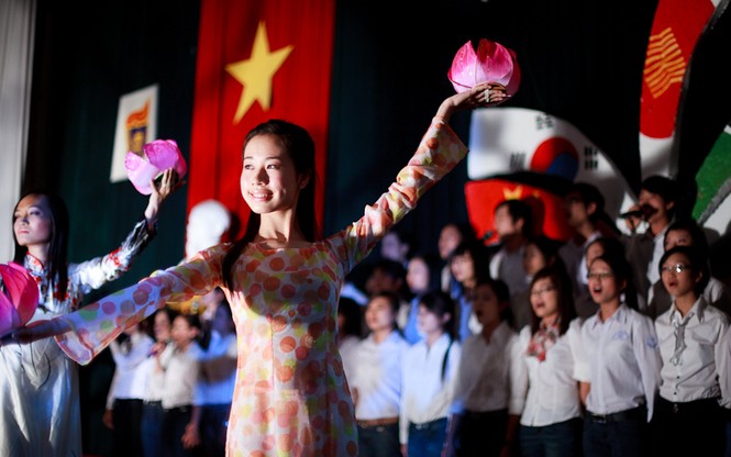 Sinh viên Đông Phương trổ tài - ảnh 2