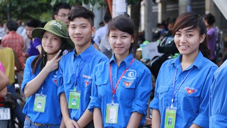 Các tình nguyện viên ĐH Giao thông vận tải