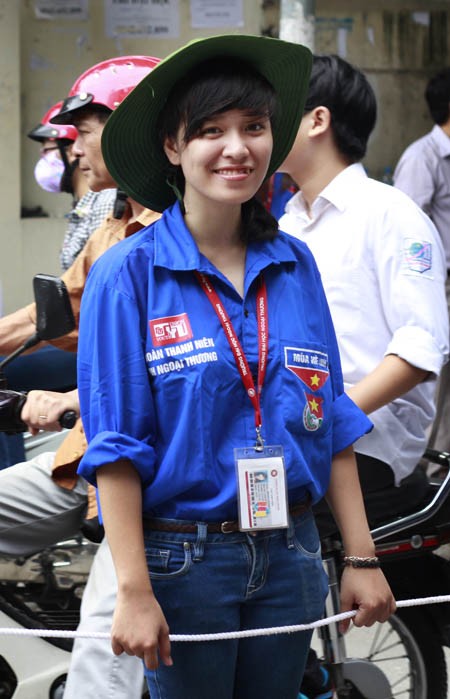 Nữ sinh tình nguyện ĐH Ngoại thương rạng rỡ