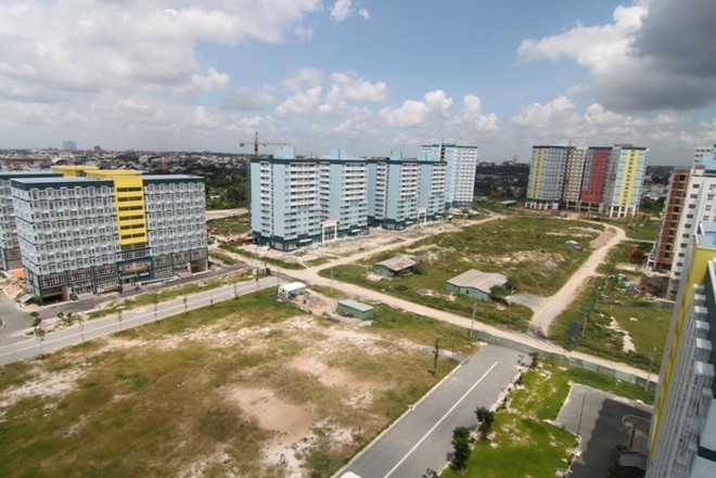 Năm học mới, các tân sinh viên sẽ được sống KTX ĐH Quốc gia TP.HCM với hai khu KTX khu A và KTX khu B được trang bị cơ sở vật chất hiện đại. Giá trọ chỉ từ 100.000-120.000 đồng/tháng. Trong ảnh là KTX khu B mới được đưa vào sử dụng 7 dãy nhà, 12 dãy nhà còn lại đang xây dựng