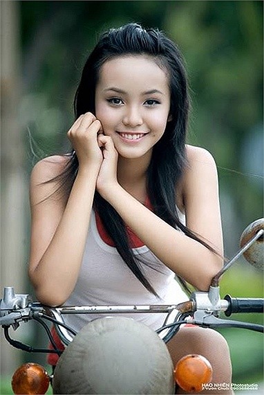 Sở hữu một vóc dáng đẹp và gương mặt khả ái, Bảo Trân đã trở thành người mẫu được rất nhiều người yêu thích, dù vẫn đang là học sinh