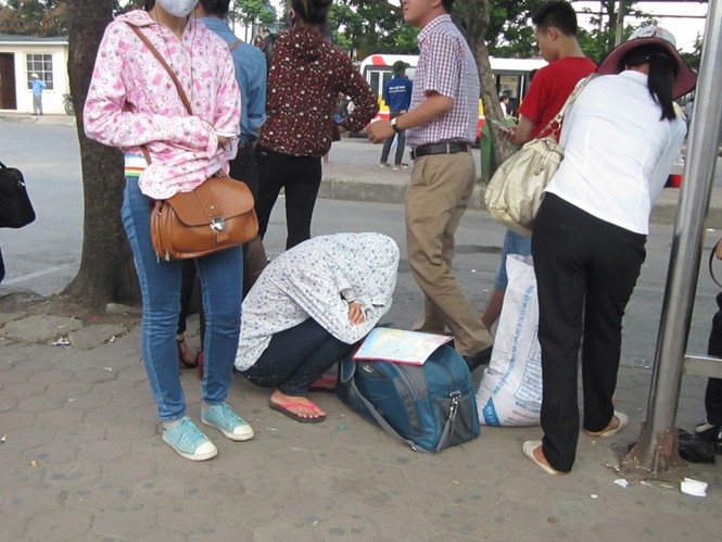 Nhiều sĩ tử trong tình trạng mệt mỏi sau chuyến đi dài