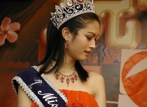 Năm 19 tuổi, Treechada giành chiến thắng trong cuộc thi Miss Tiffany's (cuộc thi sắc đẹp dành cho người chuyển giới ở Thái Lan) và Miss International Queen vào năm 2004
