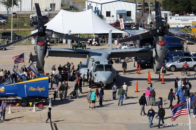 Trực thăng MV-22 Osprey thu hút sự chú ý của mọi người