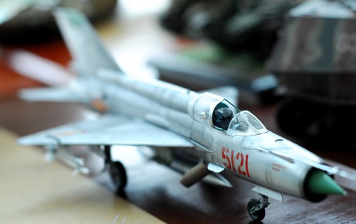 Mô hình tái hiện chiếc máy bay lịch sử Mig 21 mang số hiệu 5121 của Anh hùng Lực lượng Vũ trang Phạm Tuân