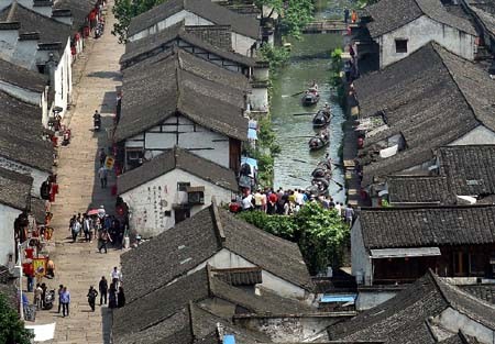 Thị trấn được đặt tên theo ngôi nhà của Wang Xizhi, nhà thư pháp nổi tiếng thời Đông Tấn trong lịch sử Trung Quốc