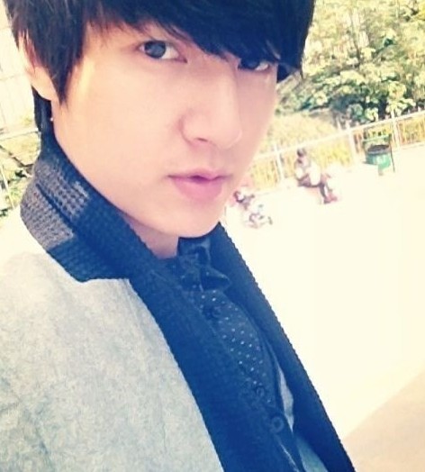 Quý Dương giống Lee Min Ho từ mái tóc, ánh mắt cho đến kiểu cười