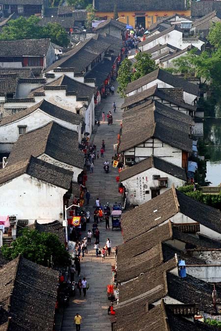 Thị trấn cổ này luôn là điểm đến hấp dẫn của du khách trong nước cũng như quốc