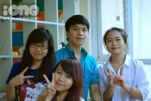 Nhóm bút của Trang và những người bạn mới đây vừa xuất bản cuốn Giải mã 12 chòm sao với cách viết ngộ nghĩnh và trong sáng, lý giải dễ thương về 12 cung hoàng đạo