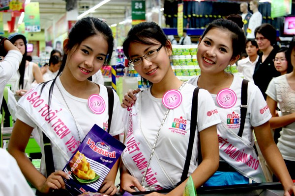 Nguyễn Thị Vi Trang, Phan Ngọc Anh,Bùi Diệu linh trước ống kính của