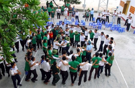 Quân dân cùng nối vòng tay lớn yêu thương