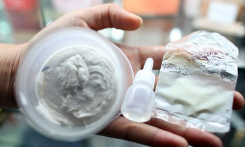 Kem lột trắng da là một trong những sản phẩm nhiều chị em ưa chuộng làm mưa làm gió năm 2013