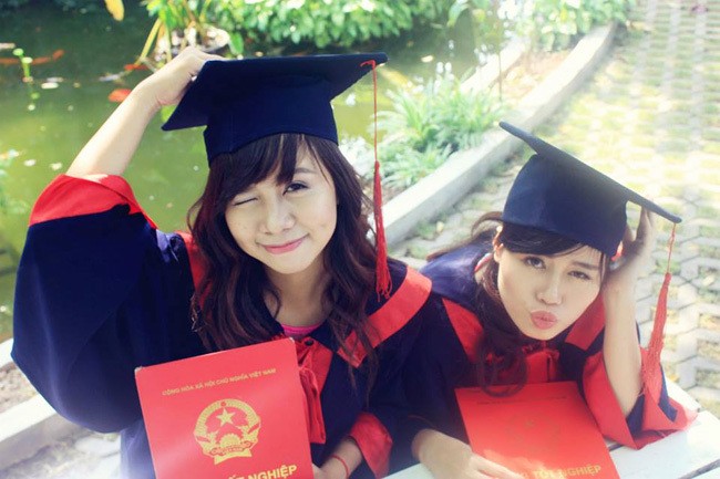 Những kỷ niệm nhẹ nhàng, đơn giản, có phần người lớn và chững chạc hơn thời cắp sách cấp 3 sôi nổi