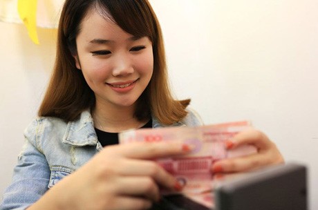 Trước đó, cô theo học chuyên ngành phát thanh và không nghĩ rằng mình sẽ theo việc kinh doanh này. Tuy nhiên, với doanh thu khoảng 300.000 NDT mỗi tháng, cô gái có vẻ ngoài đầy năng động này cảm thấy sẽ gắn bó với công việc “bà chủ” này lâu dài.