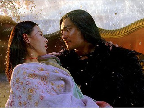Tài tử đình đám xứ Hàn Jang Dong Gun sang Trung Quốc đóng phim từ năm 2005. Tuy phải nhận nhiều tiếng chê nhưng tác phẩm điện ảnh Vô Cực (The Promise) của anh lại giành được vị trí số một về doanh thu phòng vé tại thị trường đại lục trong năm 2005. Năm 2012, Jang Dong Gun tiếp tục hợp tác với Chương Tử Di, Trương Bá Chi trong bộ phim Quan hệ nguy hiểm (Dangerous Liaisons), tuy được quảng bá rầm rộ nhưng phim không đạt thành công như mong đợi