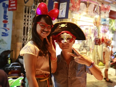 Mèo Hello Kitty và thuyền trưởng jack sparrow