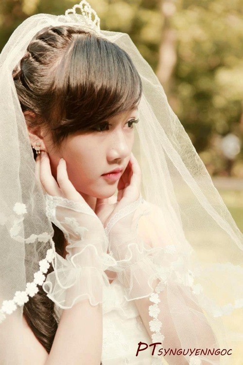 An Phương hiện là học sinh lớp 11, trường THPT Trần Hưng Đạo, Hà Nội. Cô nàng gây ấn tượng với thành tích nhiều năm liền là học sinh giỏi, và là cán bộ lớp đầy gương mẫu